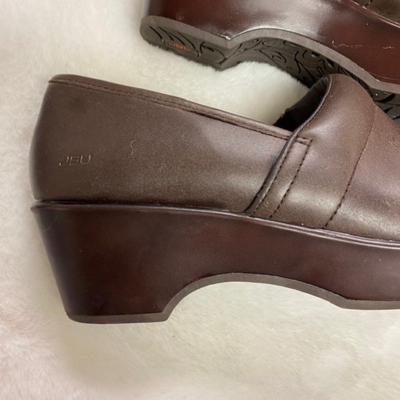 LIKE NEW JBU by Jambu CORDOBA Brown Clogs, size 10M - Picture 9 of 13
